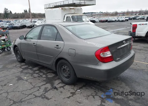 2004 Toyota Camry Le z USA, uszkodzony, nr VIN 4T1BE32KX4U849525
